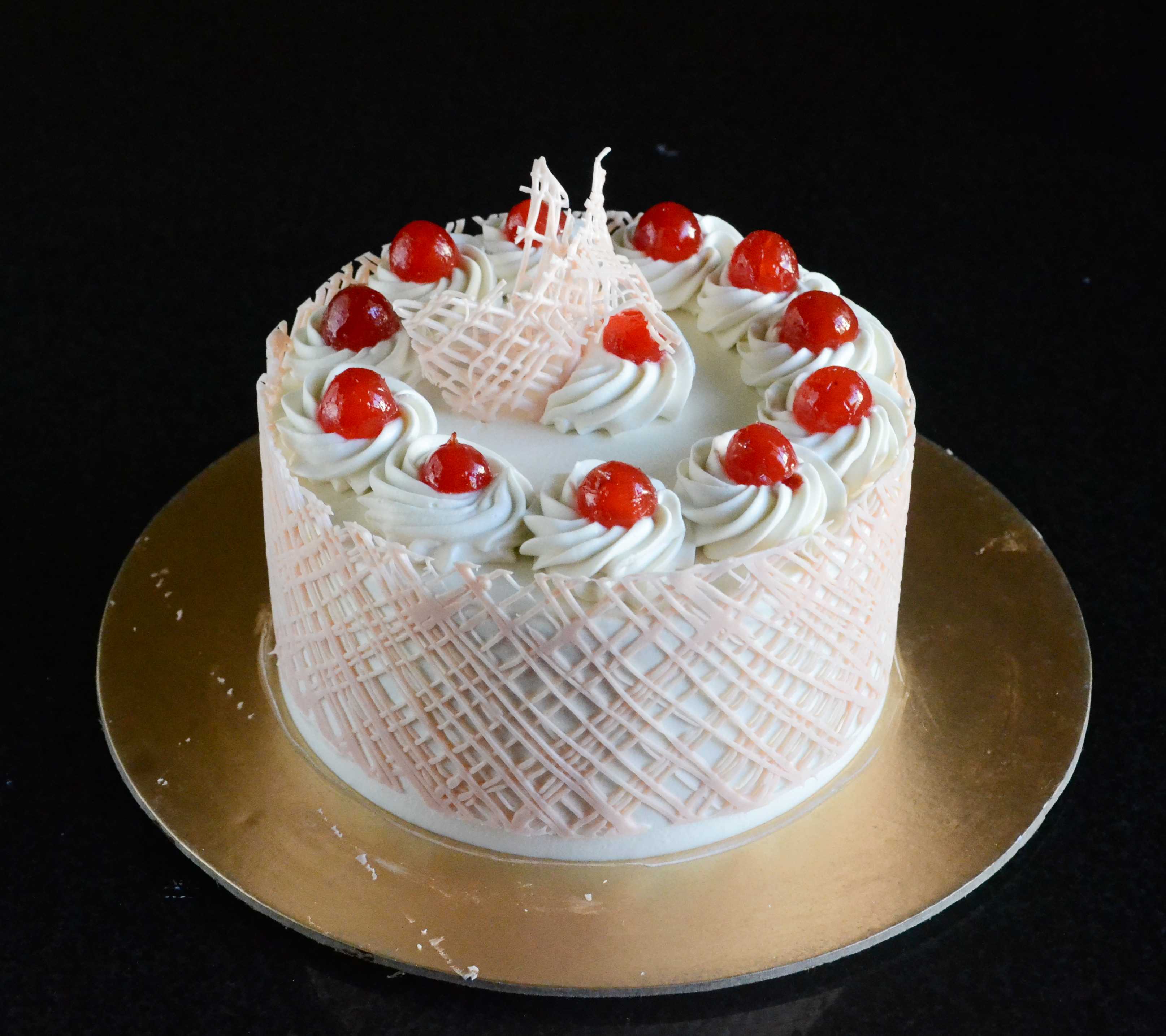 Discover 82+ red and white cake designs latest - in.daotaonec